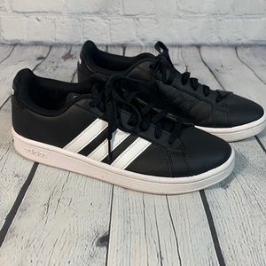 Adidas Sneakers Classic Style Black w/White Stripe Sz 8 - only worn a few times